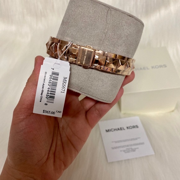 ⛔️SOLD⛔️MICHAEL KORS WATCH - Picture 5 of 8